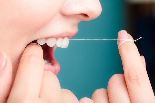 Fils dentaires : Oral-B Pro-Expert Premium, Sensodyne ou Meridol ?