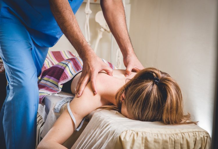 Le massage profond : une technique pour atteindre les tissus profonds et soulager les douleurs