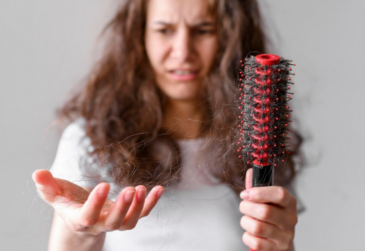 Stress et chute de cheveux : comment enfin briser le cercle vicieux